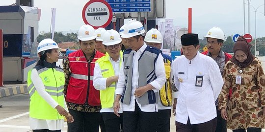 Presiden Jokowi resmikan tol Trans Jawa ruas Pejagan-Pemalang di Tegal