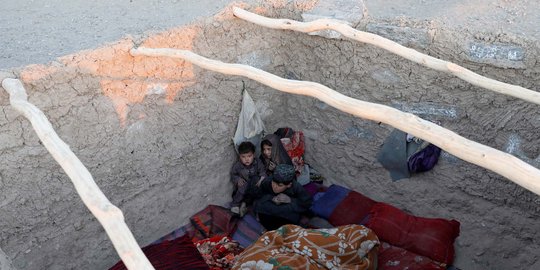 Potret Anak-Anak Afghanistan Hidup dalam Tenda Pengungsian ala Kadarnya