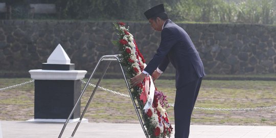 Jokowi Pimpin Peringatan Hari Pahlawan Nasional di Bandung