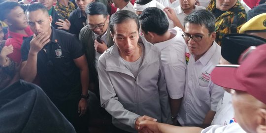 Jokowi Ukur Kemenangan di Jabar dari Salaman, Jika Erat Memilihnya, Ringan Tak Pilih