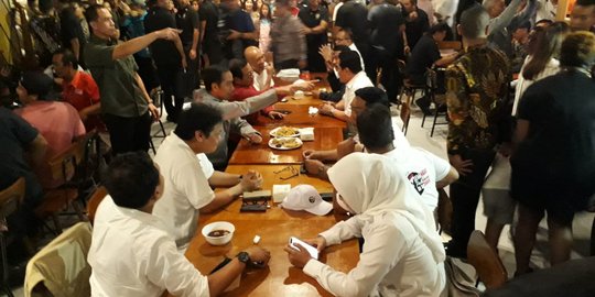 Berkunjung ke Pasar Hyper Square Bandung, Jokowi Bikin Pengunjung Histeris