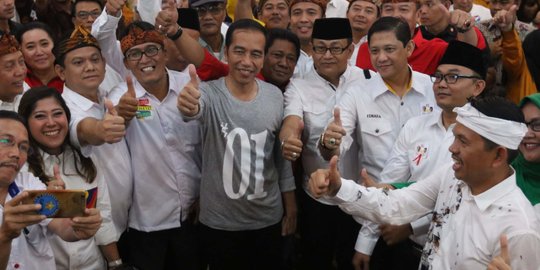 Silahturahmi Bareng Caleg Koalisi, Jokowi dan Pendukung Angkat Jempol