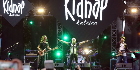 Bersama Kidnap Katrina, Anang Hermansyah Bius Pengunjung The 90\'s Festival