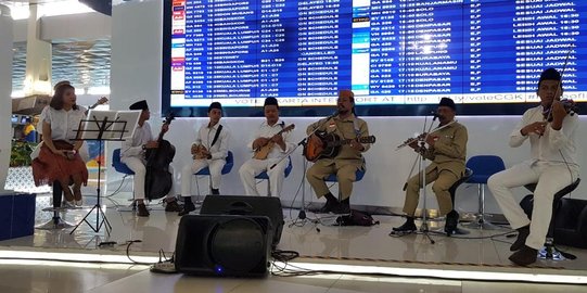 Kenang Perjuangan Pahlawan Lewat Musik Keroncong di Bandara Soekarno-Hatta