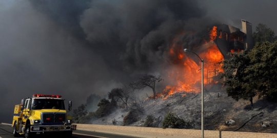 Kawasan Elite Malibu Terancam Kebakaran Lahan di California