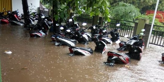 Hujan Deras, Kantor Kecamatan Jatiasih Kebanjiran