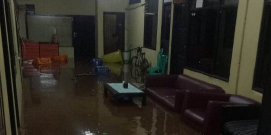 Usai Hujan Lebat, Kantor Polisi di Bekasi Terendam Banjir