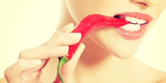 pedas dan berbumbu tajam