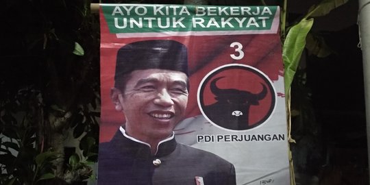 Poster Bergambar Serupa 'Jokowi Raja' Beredar di Jakarta