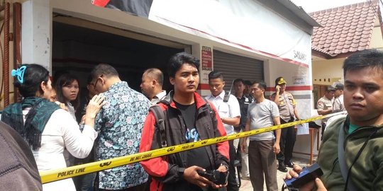 Pembunuhan Sekeluarga di Bekasi, Korban Luka Sajam di Leher & Dibekap