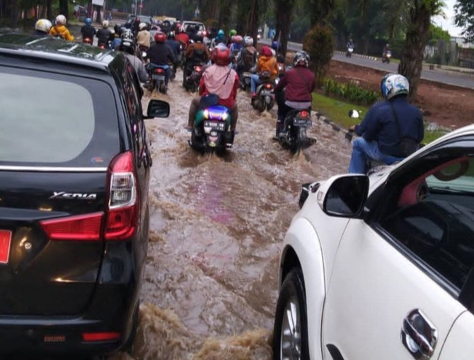 genangan di jl tigaraksa tangerang