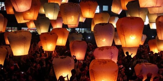 60 Penerbangan di Thailand Dibatalkan Karena Festival Lentera Terbang