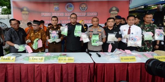 Bongkar Jaringan Narkoba di Surabaya, Polisi amankan 4,7 sabu dan 7.700 Ekstasi