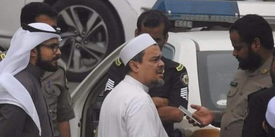 Survei LSI Denny JA, Pengaruh Rizieq Syihab Turun Semenjak Tinggal di Mekkah