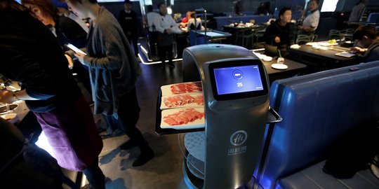 Canggih, Restoran di China Ini Pekerjakan Robot untuk Layani Konsumen