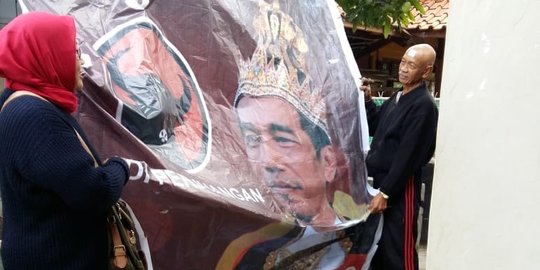 Baliho 'Jokowi Raja' di Bandung Dicopot Karena Dianggap Jauh dari Demokrasi