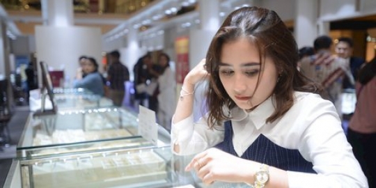 Bicara soal fashion, prilly latuconsina: gonta-ganti ya