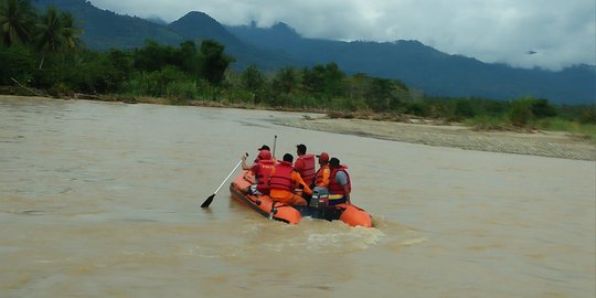 Kejar Bola Hanyut, Roni Tenggelam dan Hilang di Sungai Batang Gadis