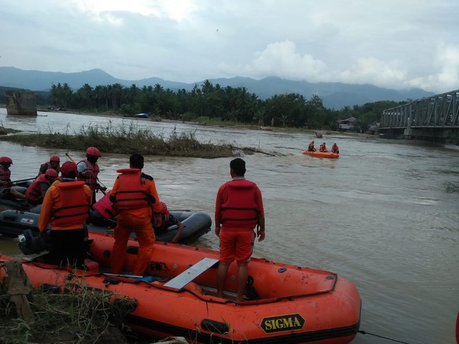 pencarian bocah hilang di sungai batang gadis