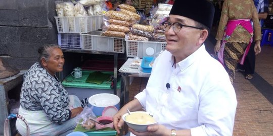 Ruhut Sitompul: Demokrat Bukan Dua Kaki Tapi Setengah Hati Dukung Prabowo-Sandi