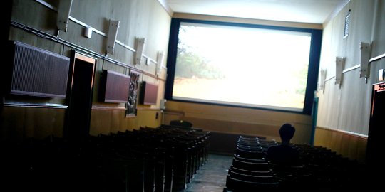 Kesunyian Bioskop Tertua di Dunia