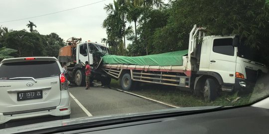 Lima Kendaraan Kecelakaan Beruntun di Samarinda