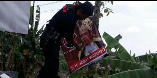 Poster 'Jokowi Raja' Ibarat Menusukkan Pedang ke Punggung Jokowi