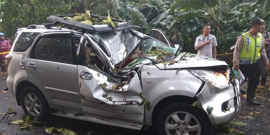 Puting Beliung di Kediri Makan Korban, Penumpang Terios Tewas Tertimpa Pohon