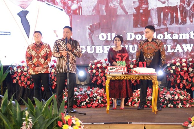 ultah ke 57 gubernur olly dondokambey launching buku 039sang pembuka gerbang039