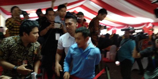 Pelajar Protes Pemekaran Luwu Utara ke Jokowi di Pembukaan Muktamar IPM