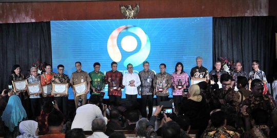 13 Pemerintah Daerah Raih Penghargaan Indeks Pembangunan Ketenagakerjaan 2018