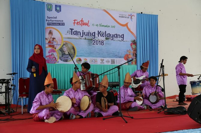 musik dangdut jadi daya tarik festival tanjung kelayang 2018