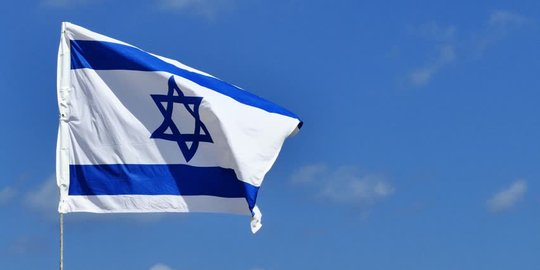 Bela Palestina, Dua Siswa Yahudi Berlutut Saat Lagu Nasional Israel Diputar