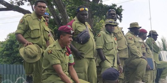 Pengamanan KTT APEC Tak Dibayar, Polisi & Tentara Papua Nugini Mengamuk Serbu DPR