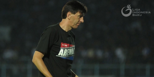 Kandaskan Metro FC, Pelatih Arema FC Bahagia