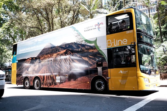 kemenpar branding bus double decker di australia