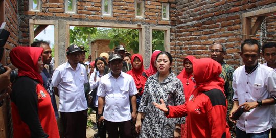 Sambangi NTB, Menko PMK Pastikan Pembangunan Rumah Korban Gempa Berjalan Lancar