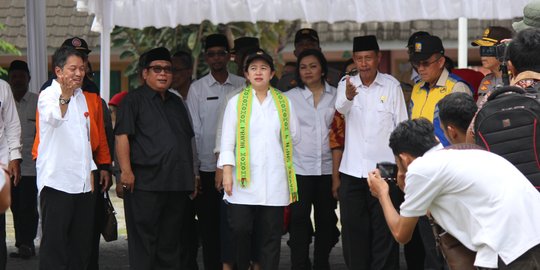 Blusukan ke Lombok, Menko Puan Tinjau Langsung Ruang Belajar Sementara untuk Siswa