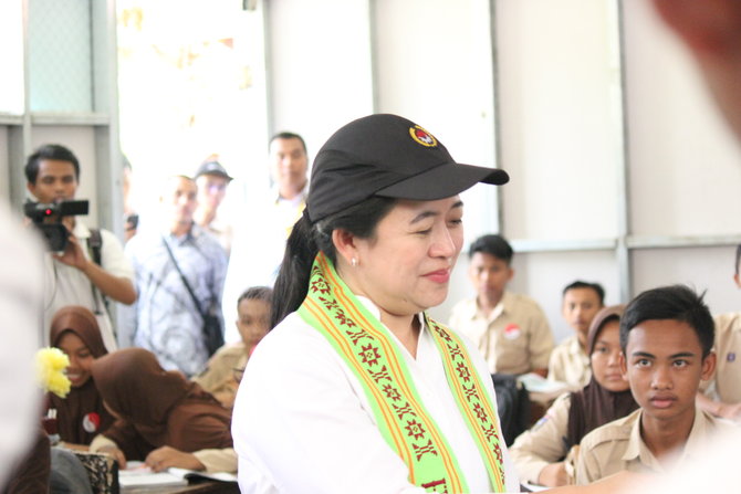 menko pmk puan meninjau pemulihan prasarana pendidikan dan kegiatan belajar mengajar pasca gempa bumi di lombok