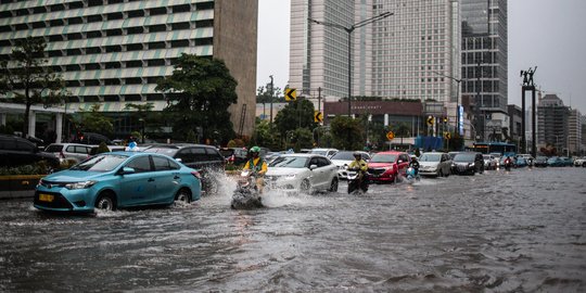 Banjir Genangi Kawasan Bundaran HI