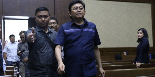 Sesalkan Rekening Diblokir, Lucas Minta KPK Fokus Tangani Kasus Suap PN Jakpus