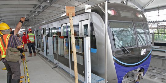 Cerita Soal Kenyamanan MRT dan LRT Jakarta