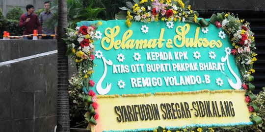 KPK Dihiasi Karangan Bunga Ucapan Selamat usai OTT Bupati Pakpak Bharat