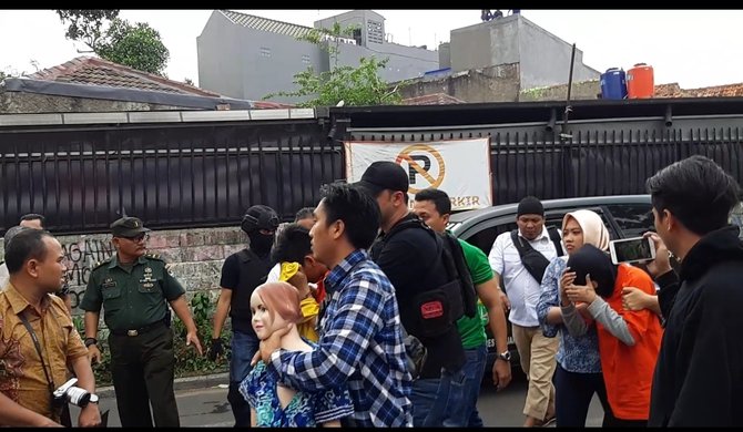 polisi gelar rekonstruksi pembunuhan di mampang