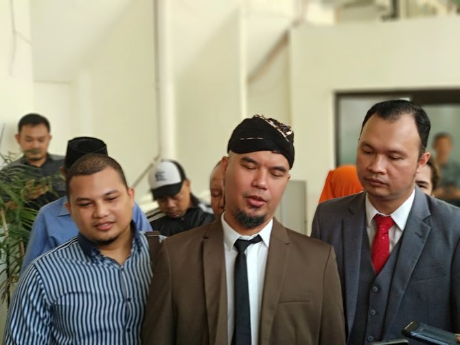 ahmad dhani prasetyo hadiri sidang