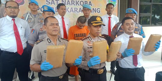 Seorang Santri di  Karawang  Jual  dan Simpan 7 Kg Ganja 