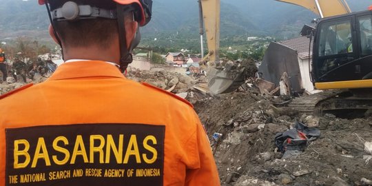 Cerita Anak Korban Gempa Palu Menjamu Basarnas Makan di Restoran