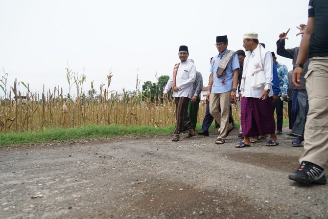 sandiaga kunjungi pondok pesantren bustanul ulum kh abdullah yaqien