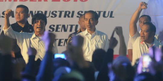 Jokowi Lantik 7000 Ribu Relawan di Sentul