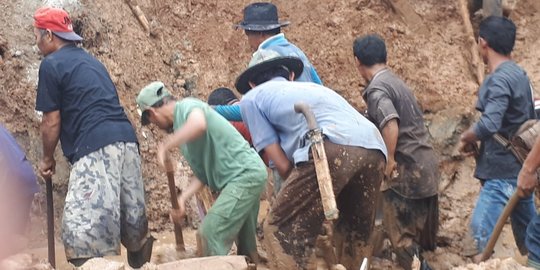 3 Rumah di Purwakarta Diterjang Longsor, 2 Meninggal dan 5 Luka